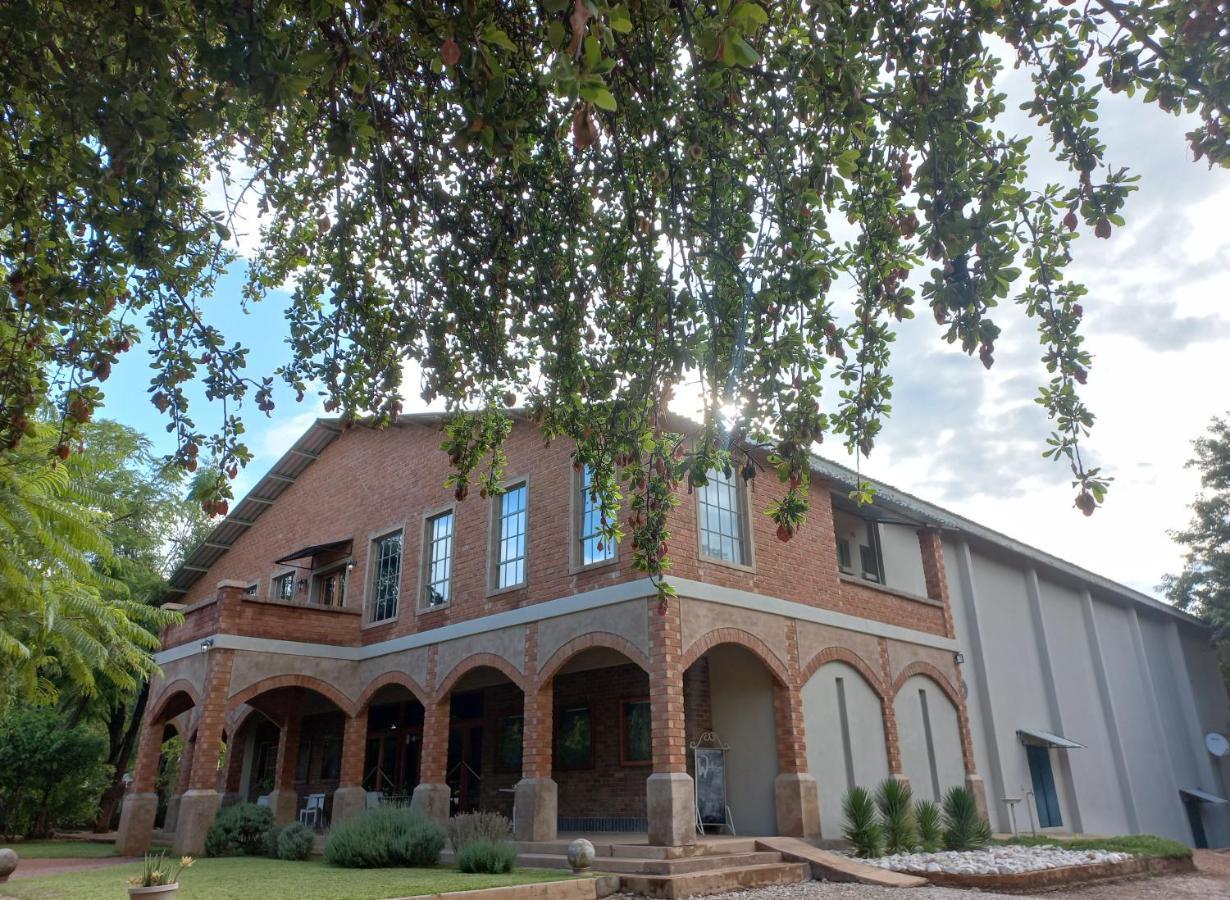 Tsumeb Theater Guesthouse Kültér fotó