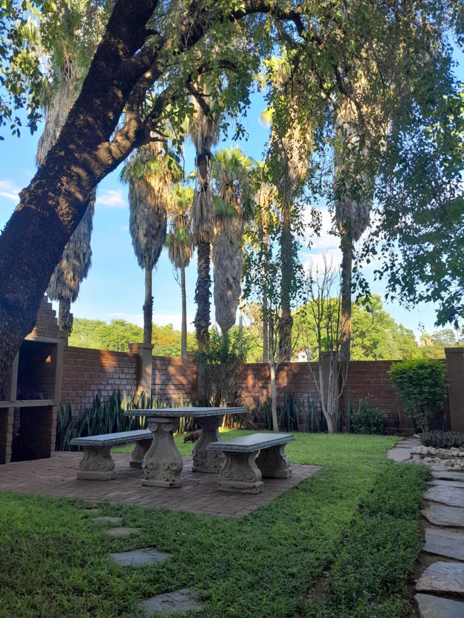 Tsumeb Theater Guesthouse Kültér fotó