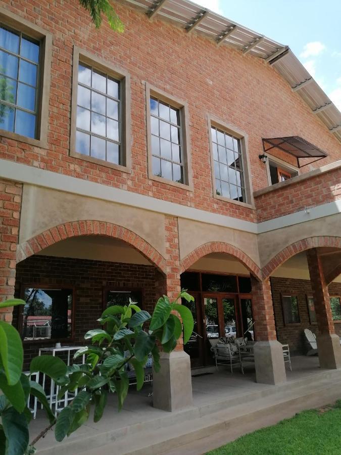 Tsumeb Theater Guesthouse Kültér fotó